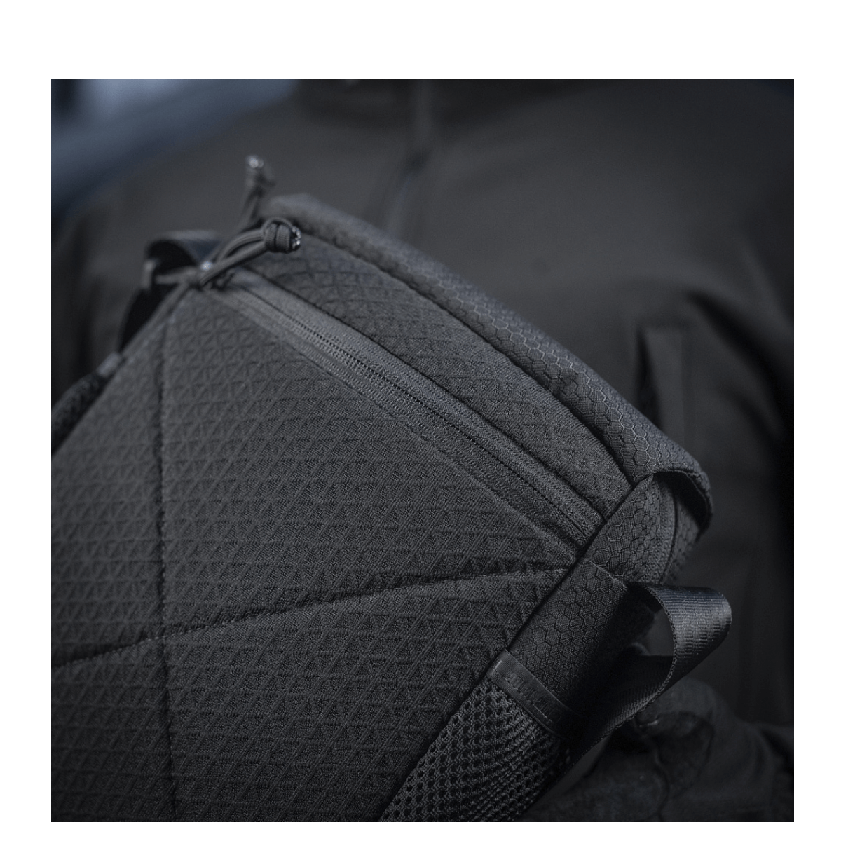 Detaljebillede af M-Tac Satellite Magnettaske Gen. II Elite Hex, lavet af slidstærk Cordura Hex og Cordura 1000D materiale.
