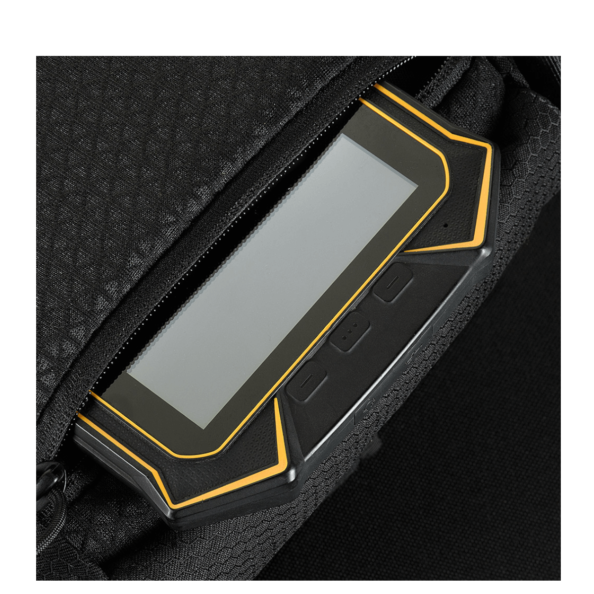 M-Tac Satellite Magnettaske Gen. II Elite Hex med tablet-design og YKK lynlåse, fremstillet af slidstærk Cordura Hex materiale.