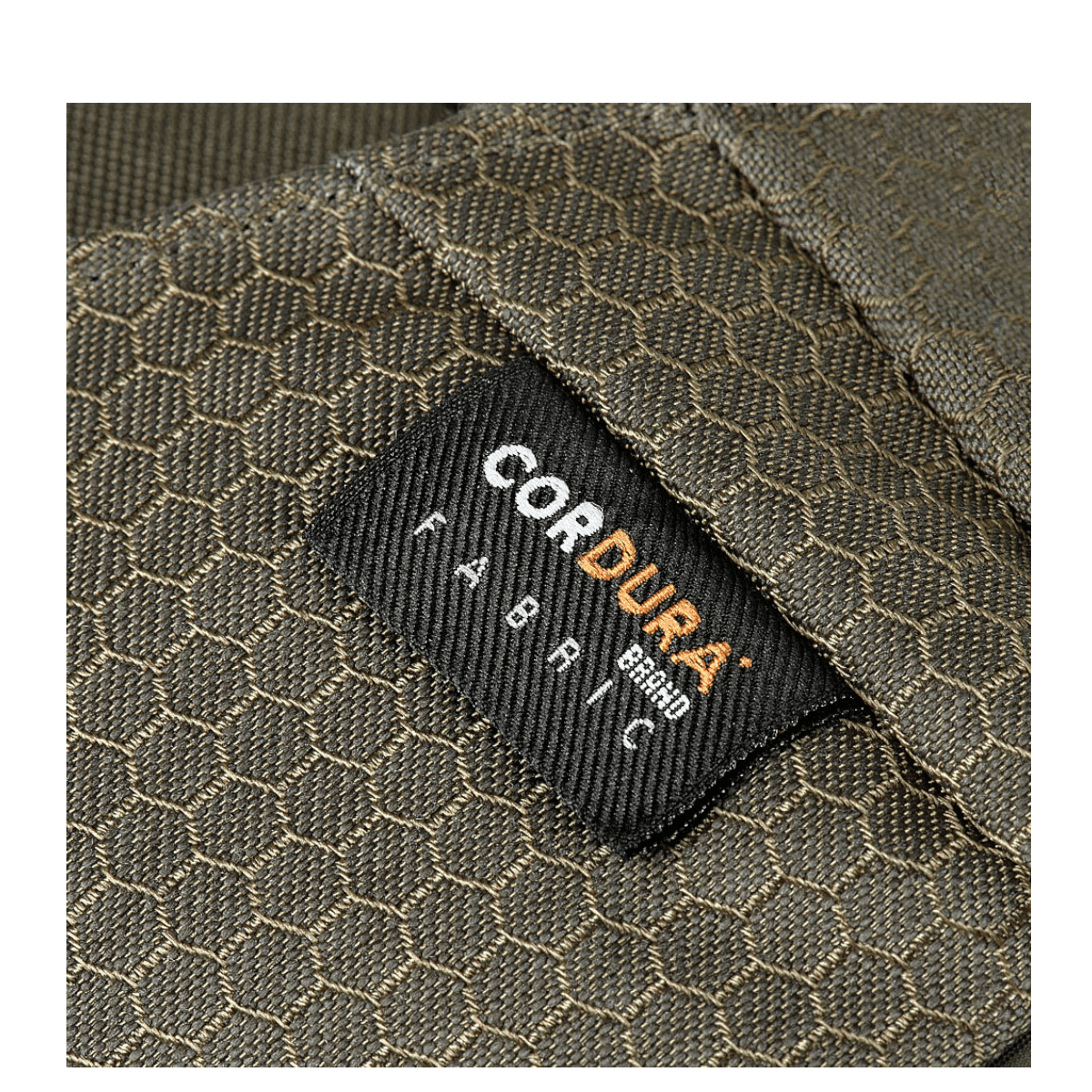 Close-up af Cordura stof på M-Tac Magnet XL Taske Elite Hex med sekskantet mønster og sort mærke. Holdbar og robust design.