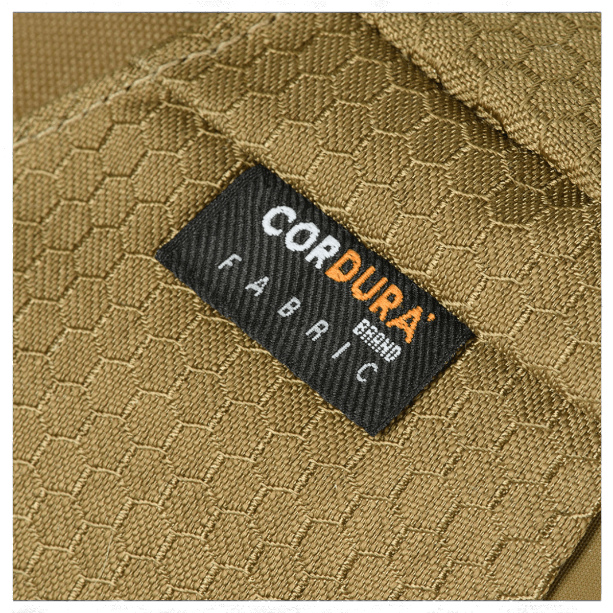 Etiketten viser CORDURA stof på M-Tac Magnet XL Taske Elite Hex, fremhæver slidstærk og holdbar tekstilkvalitet.