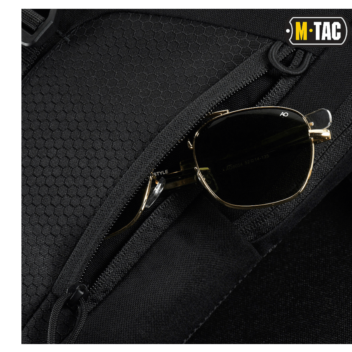 M-Tac Magnet XL Taske Elite Hex med skulderrem og solbriller i lynlåslomme