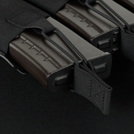 M‑Tac Elastisk Triple Magazine Pouch Elite håller AK/AR-magasin säkert med Cordura 500D-material och MOLLE-monterning.