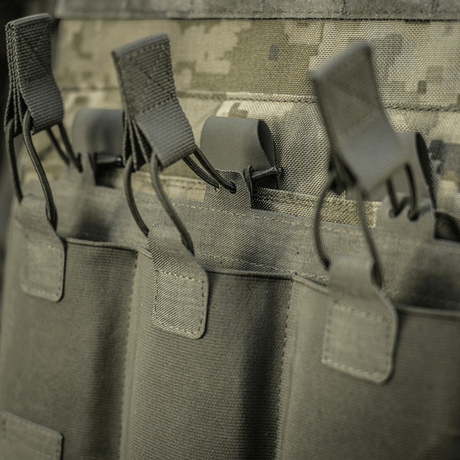 M‑Tac Elastisk Triple Magazine Pouch Elite med hållbara remmar och laser cut-design för snabb åtkomst till magasin.