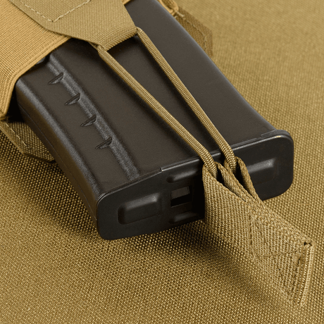 M‑Tac Elastisk Single Magazine Pouch Elite med AK/AR-magasin, tillverkad av hållbart Cordura 500D, med säker elastisk rem och MOLLE-montering.