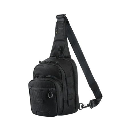 M‑Tac Cross Bag Elite Hex i robust Cordura 500-material, svart slingväska med MIL-SPEC-fästen, perfektionerad för taktisk användning.