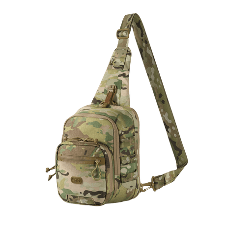 M‑Tac Cross Bag Elite Hex i camouflage, kompakt väska/ryggsäck för taktisk användning, 5 liter, Cordura 500, med YKK-dragkedjor och MIL-SPEC-fästen.