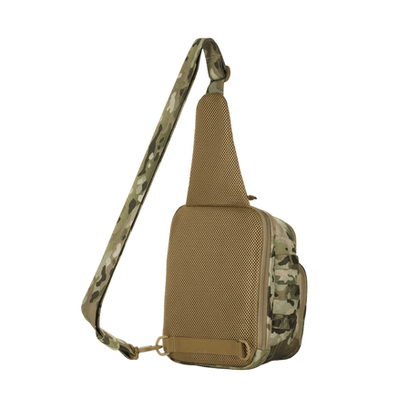 M‑Tac Cross Bag Elite Hex i kamouflage, sedd från sidan, med justerbar axelrem, tillverkad av Cordura 500, idealisk för vardagsbruk.