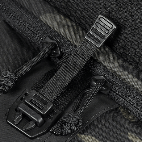 Närbild av dragkedja och stoppare på M‑Tac Cross Bag Elite Hex i Cordura 500-material.