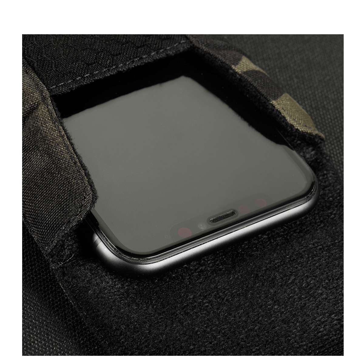 M-Tac Smartphone Lomme Elite Large Hex i sort CORDURA med magnetisk spænde, designet til telefoner op til 6,5 tommer.