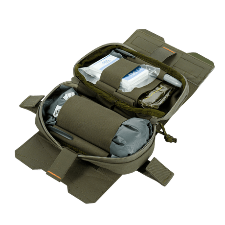 M-Tac Horizontal Medical Pouch Elite i öppet läge med organiserad första hjälpen-utrustning, idealisk för fältet, tillverkad i slitstarkt Cordura-material.
