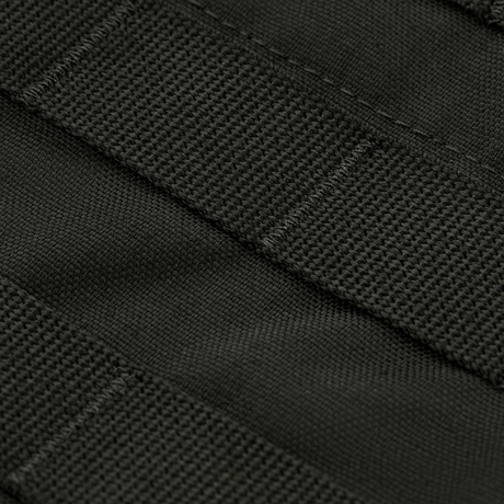 Detalj av MOLLE-remmarna på M‑Tac Front Panel för Cuirass QRS i Cordura 500D med Woojin-krokar och Velcro.