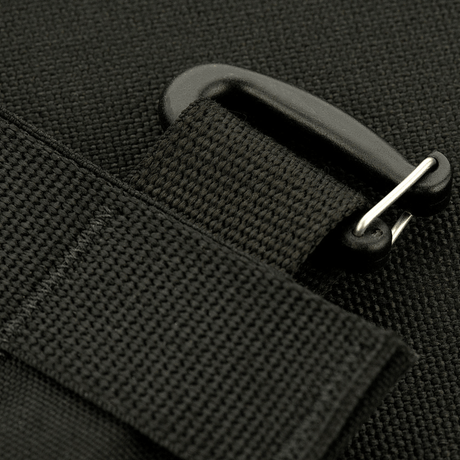 Närbild av M‑Tac Front Panel för Cuirass QRS med svart Woojin-spänne och MOLLE-remmar i slitstarkt Cordura 500D-material.