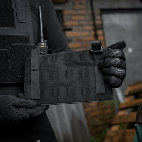 M‑Tac Front Panel för Cuirass QRS i robust Cordura 500D-material med MOLLE-system och Woojin-krokar, utformad för militärt bruk.