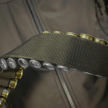 M-Tac Bandolier Elite med kapacitet för 55 kaliber 12/16 patroner, ergonomiskt designad för snabb åtkomst under jakt och sportskytte.