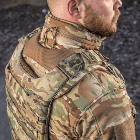 M-Tac axelkudde till Plate Carrier Cuirass QRS för förbättrad komfort och viktfördelning med andningsbart material, sedd bakifrån.