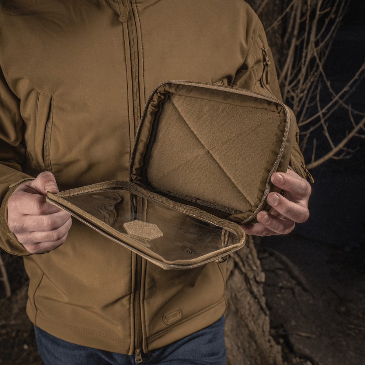 Person holder M-Tac Utility Organizer Slim Elite, lavet af Cordura 500D, med transparent PVC-folie og Velcro-indvendig, til EDC-kit.