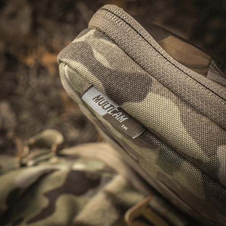 Nærbillede af M-Tac Utility Organizer Slim Elite i slidstærk Cordura 500D med camouflageprint, ideel til EDC-kit og sikker opbevaring.
