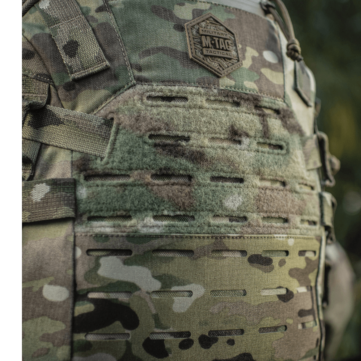 Close-up af M-Tac Mission Pack Elite rygsæk med MOLLE LASER CUT-system og slidstærkt Cordura 1000D materiale