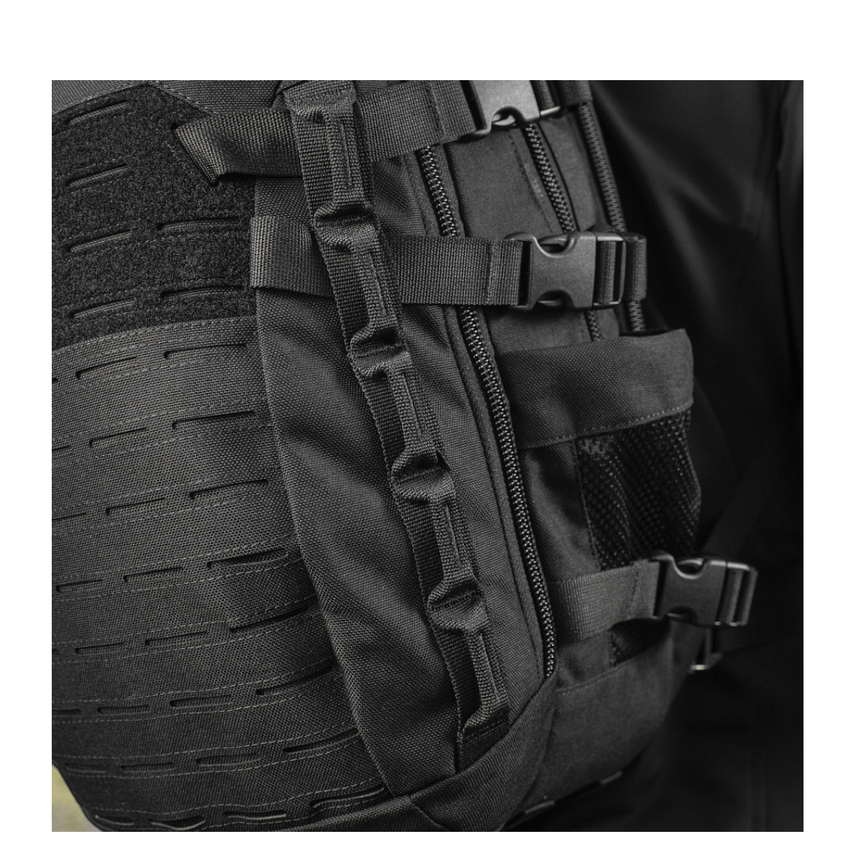 M-Tac Mission Pack Elite med ergonomisk design, lavet af slidstærkt Cordura 1000D, viser MOLLE LASER CUT-system til øget kapacitet.