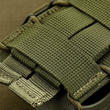 M-Tac magasinficka Kolchan för AK/AR Mini i slitstarkt Cordura med NIJ-certifiering, detalj av söm och rem, galleri position 1.