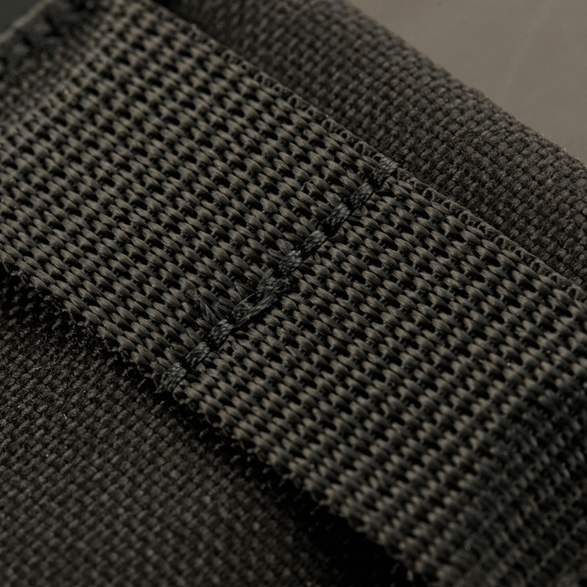 M-Tac Mag Lomme Kolchan til AK/AR Mini, lavet af slidstærk Cordura 1000D med MOLLE-system for sikker magasinfastholdelse.