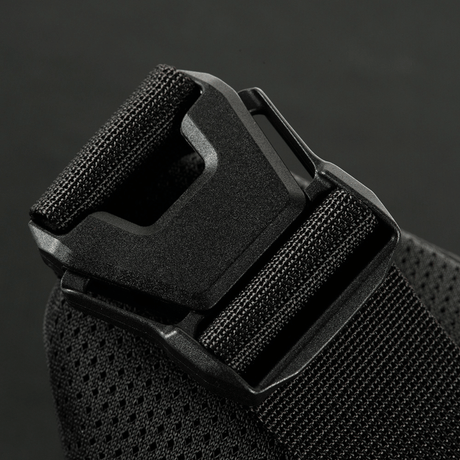 Närbild av spänne på M‑Tac Bältesväska Elite Hex med Woojin-spännen i svart design.