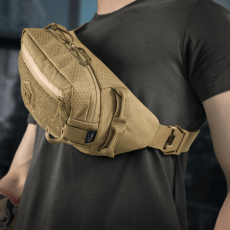 M‑Tac Bältesväska Elite Hex i Cordura-tyg med YKK-dragkedjor, idealisk för dagligt bruk och taktiska ändamål. Två fack och velcro-panel med Hex-logga.