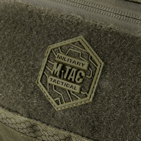 Närbild av M‑Tac Bältesväska Elite Hex med Hex-logga, stilrent design och vattentät dragkedja för vardag och taktisk utrustning.
