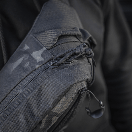 Närbild av M‑Tac bältesväska Elite Hex med Cordura-material och YKK-dragkedjor, stilren design, perfekt för taktisk användning.