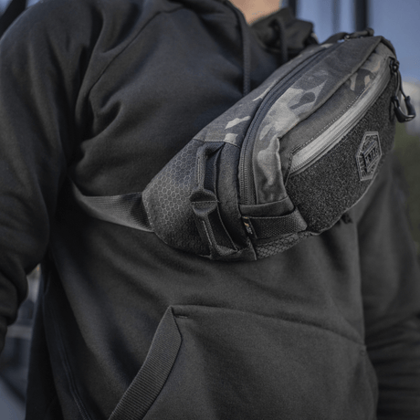 M‑Tac bältesväska Elite Hex i svart med Cordura-material och YKK-dragkedjor, bärs för vardagligt bruk eller taktisk utrustning.