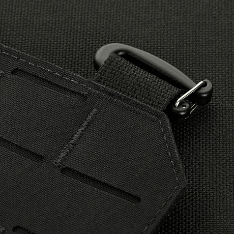 M-Tac frontpanel till Plate Carrier Cuirass QRS XL i slitstarkt Cordura 500D med NIJ-certifiering, detalj av spänne, galleri position 1.