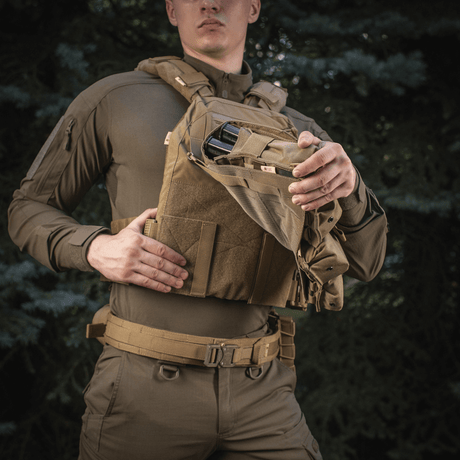 M-Tac frontpanel till Plate Carrier Cuirass QRS XL i slitstarkt Cordura 500D med NIJ-certifiering, visad i galleri 1, funktionell öppning