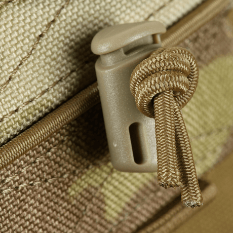Närbild av blixtlås och snöre på M-Tac dubbel magasinficka för AK Gen.3 i Cordura 1000D-material