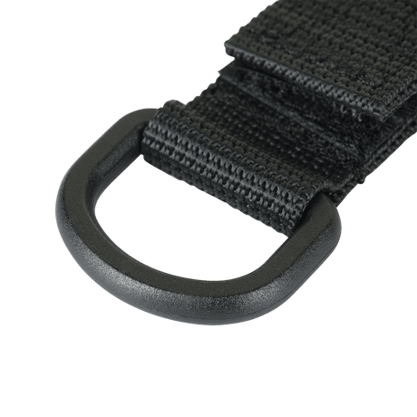 Närbild av M-Tac fäste med D-ring för MOLLE-system, svart färg, med Velcro-stängning, kompakt och lätt för taktisk användning.