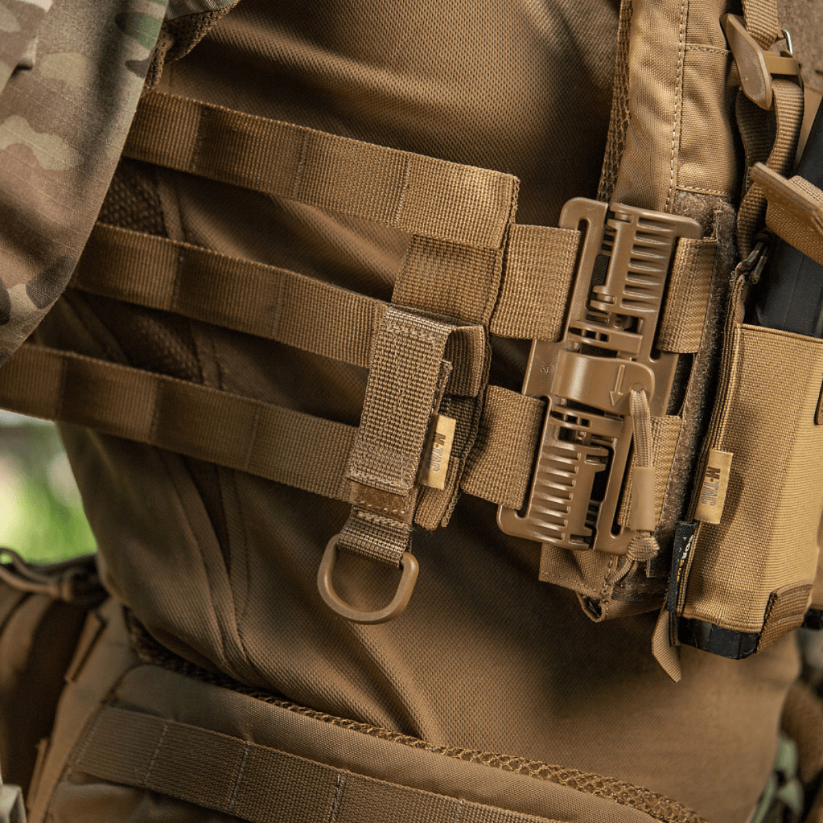 M-Tac fäste med D-ring