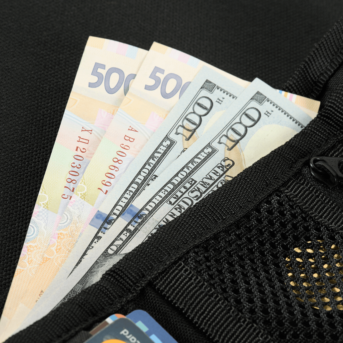 M‑Tac Pung Elite Gen.II Hex viser kontanter i en robust Cordura Hex 1000D sektion. Perfekt til organisering af kontanter og kort.