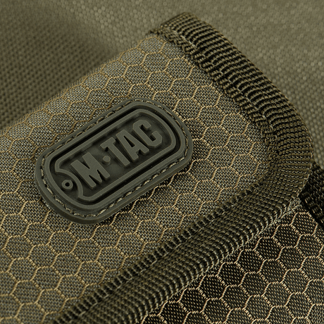 Närbild av M‑Tac Pung Elite Gen.II Hex i robust Cordura-material med YKK-dragkedja, lämplig för förvaring av kontanter och kort.