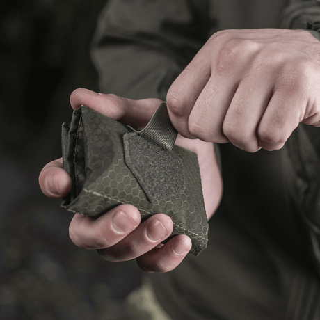 M-Tac City Med Pouch Hex i slitstarkt hexagonmönstrat ripstopmaterial, kompakt bärbart första hjälpen-kit, galleri position 1.