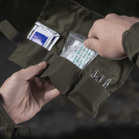 M-Tac City Med Pouch Hex i hållbart ripstopmaterial med hexagonmönster, kompakt första hjälpen-kit, visad i galleri position 1.