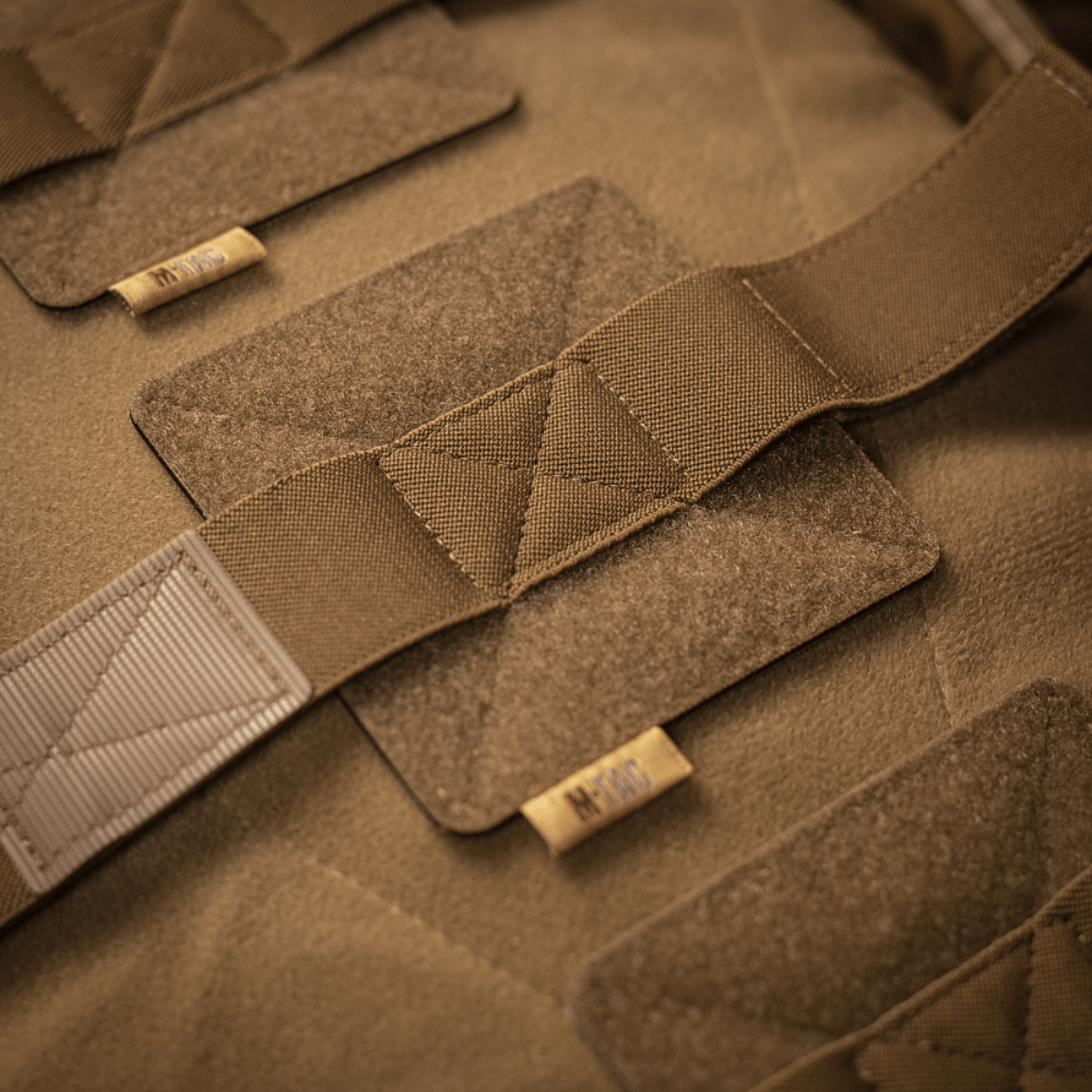 M‑Tac Indlæg til Rygsæk (3 stk) nærbillede viser Velcro-fastgørelse og stivhed for våbenfiksering og tilbehørssikkerhed.