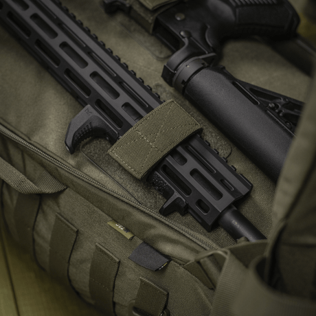 M‑Tac Insatser för ryggsäck (3 st) i bruk för förvaring av demonterad AR-15 i en ryggsäck med Velcro-panel som fäster utrustningen säkert.