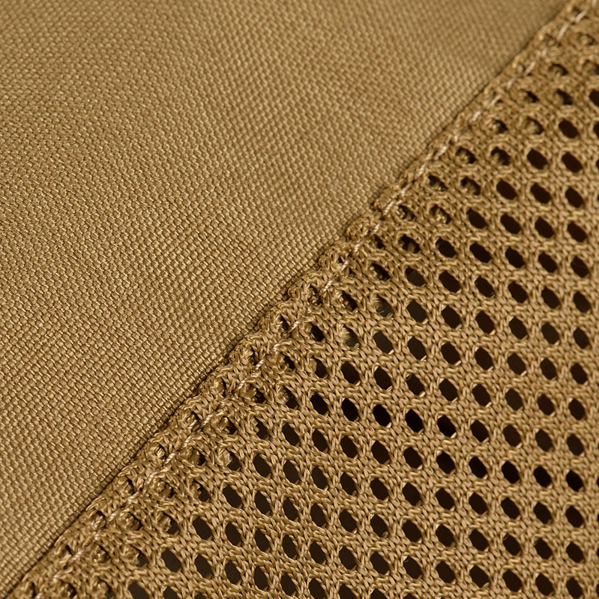Detalje af Cordura 500D materiale på M‑Tac Magasinsæk Dump Pouch Lite Elite med ventilationsdesign.