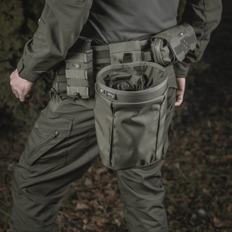 M‑Tac magasinsäck Dump Pouch Lite Elite monterad på ett taktiskt bälte med quick-pull-låssystem och Cordura 500D-material.