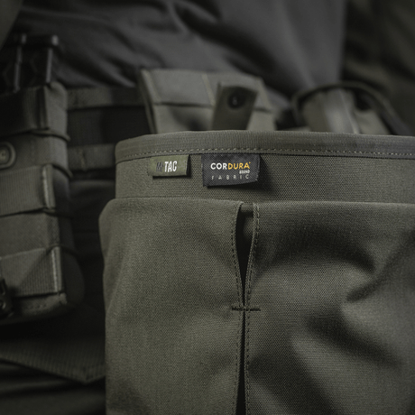 M-Tac magasinsäck Dump Pouch Lite Elite på montering med Cordura 500D-material och snabböppningssystem.