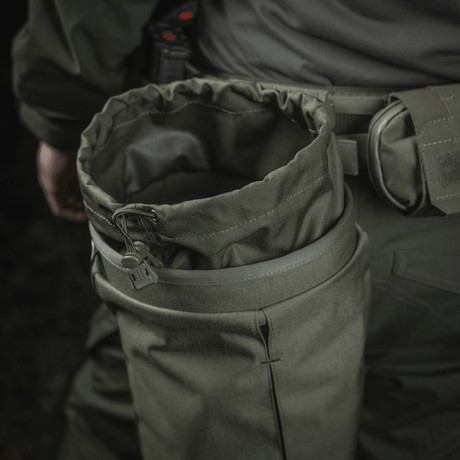M‑Tac magasinsäck Dump Pouch Lite Elite i Cordura 500D monterad på bälte, visar snabböppningssystem och robust konstruktion.