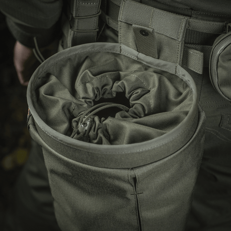 M‑Tac magasinsäck Dump Pouch Lite Elite monterad på bälte, visar robust Cordura 500D-material och snabböppningssystem.