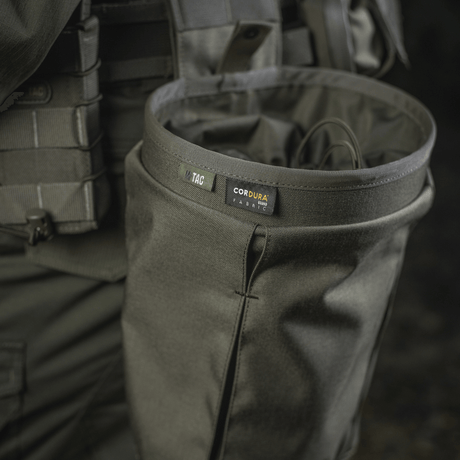 M‑Tac magasinsäck Dump Pouch Lite Elite monterad på MOLLE, tillverkad av Cordura 500D med snabböppningssystem och dränering.