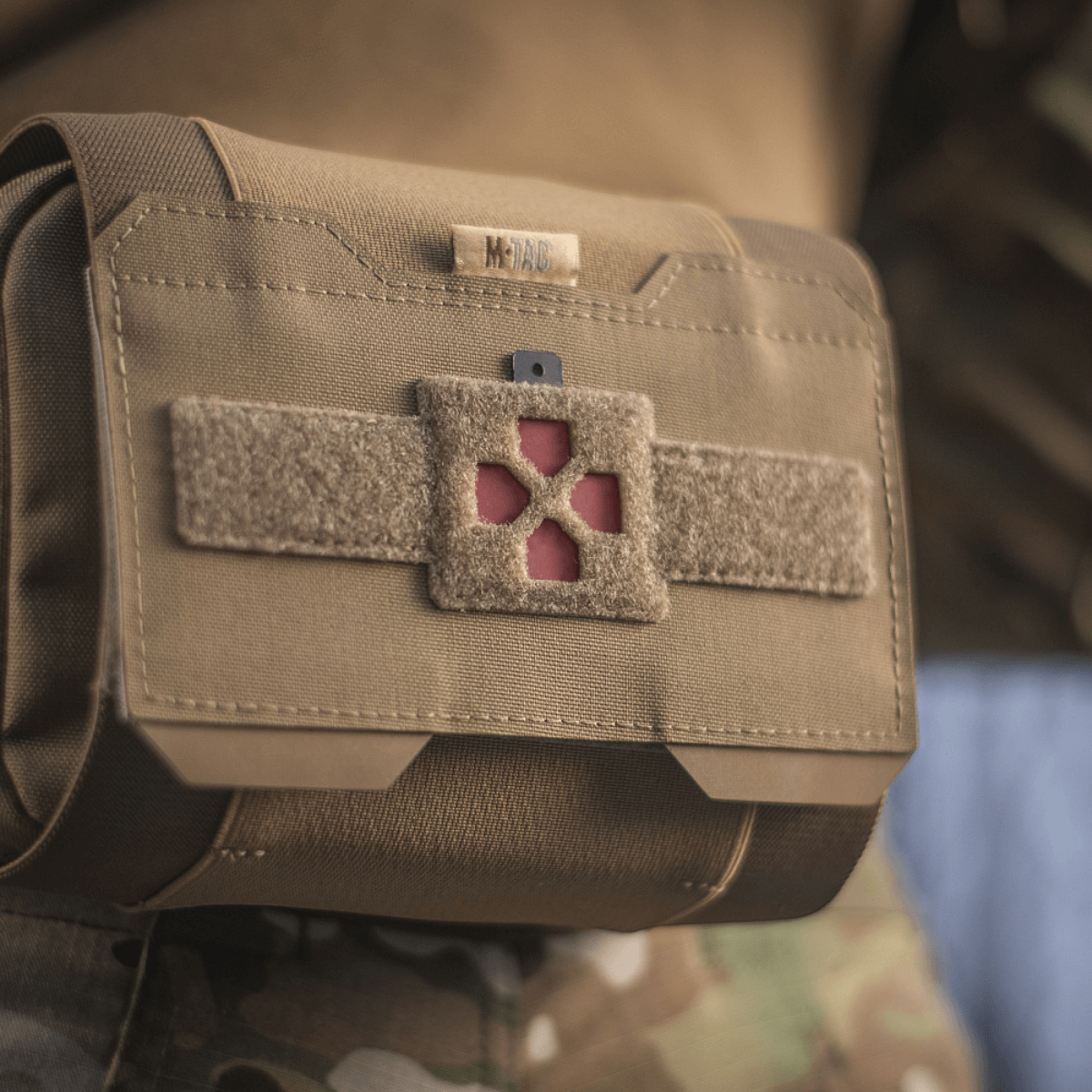 M-Tac Horisontal Medic Lomme Large Elite i robust Cordura 500D, ideel til førstehjælp og opbevaring af IFAK, fastgjort til udstyr.