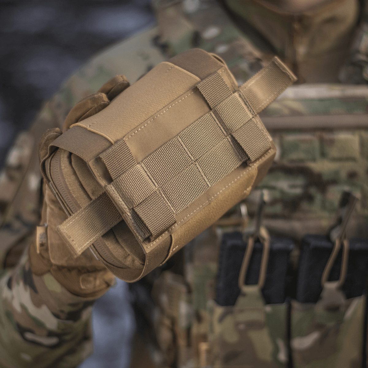 M-Tac Horisontal Medic Lomme Large Elite i armyfarvet Cordura 500D materiale, ideel til førstehjælp og IFAK organizer.