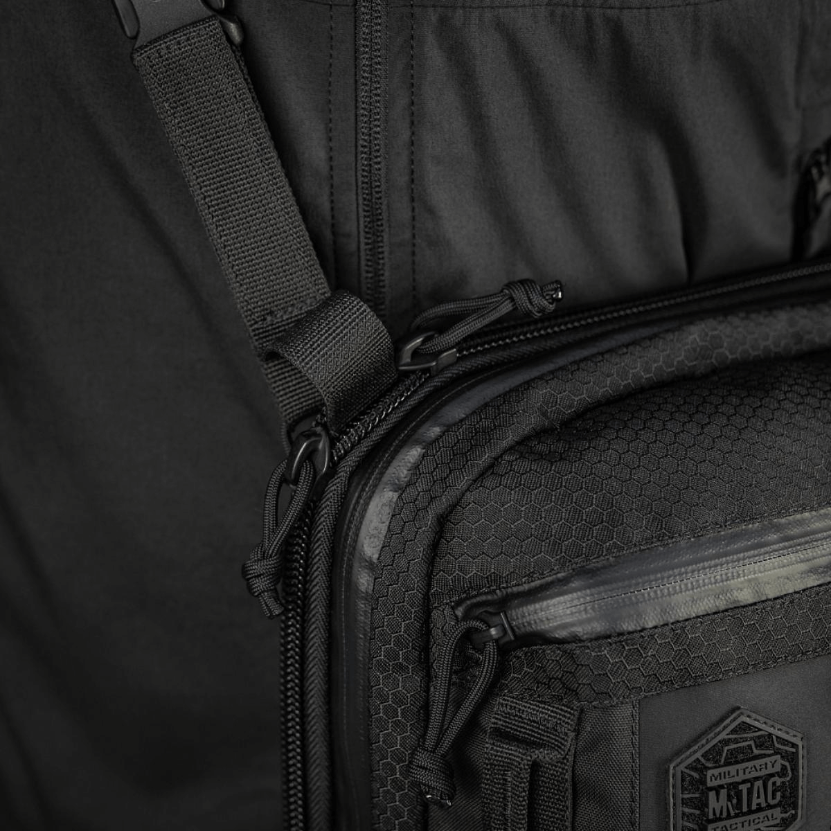 M-Tac Tablet Bag Laser Cut Hex i Cordura 500D med Laser Cut MOLLE tilbehør på frontpanel.